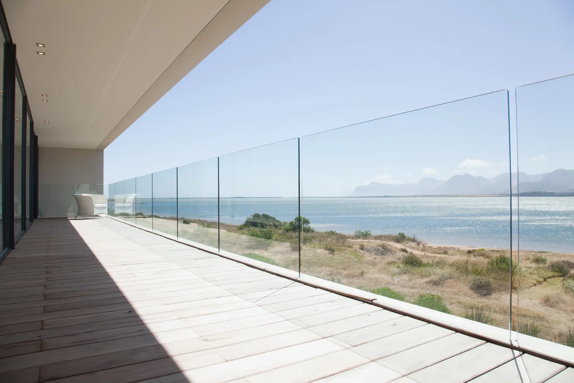 VLX 120 Glass Railing System in Los Angeles, CA | Meridian Windows & Doors - detail 1